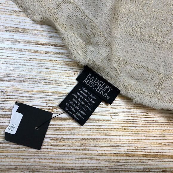 A-126 Badgley Mischka long wrap scarf Ivory /Metallic Gold nwot - Picture 2 of 2